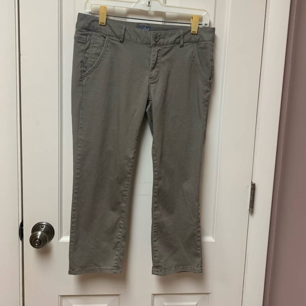 3 for $15 💥 Size 7 Capris. BeBop
